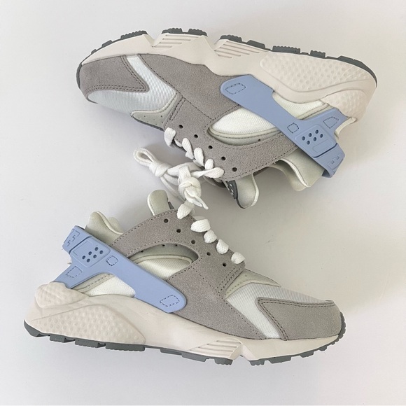 Nike Women’s Nike Air Huarache In Summit White & Particle Grey Size 6.5 -Reemoly